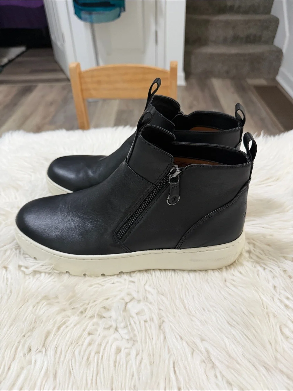 Vionic Black Leather Ankle Booties with White Platform Sole Size 9.5